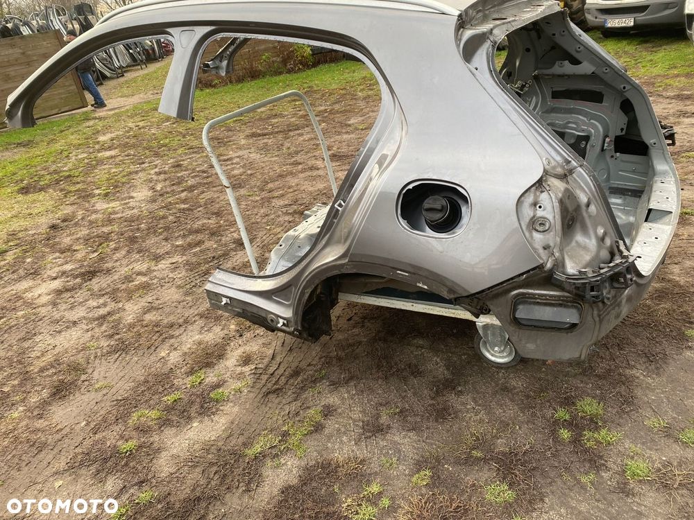 MERCEDES gla 156 tyl z dachem panorama cwiartka kolor 787 igla - 4