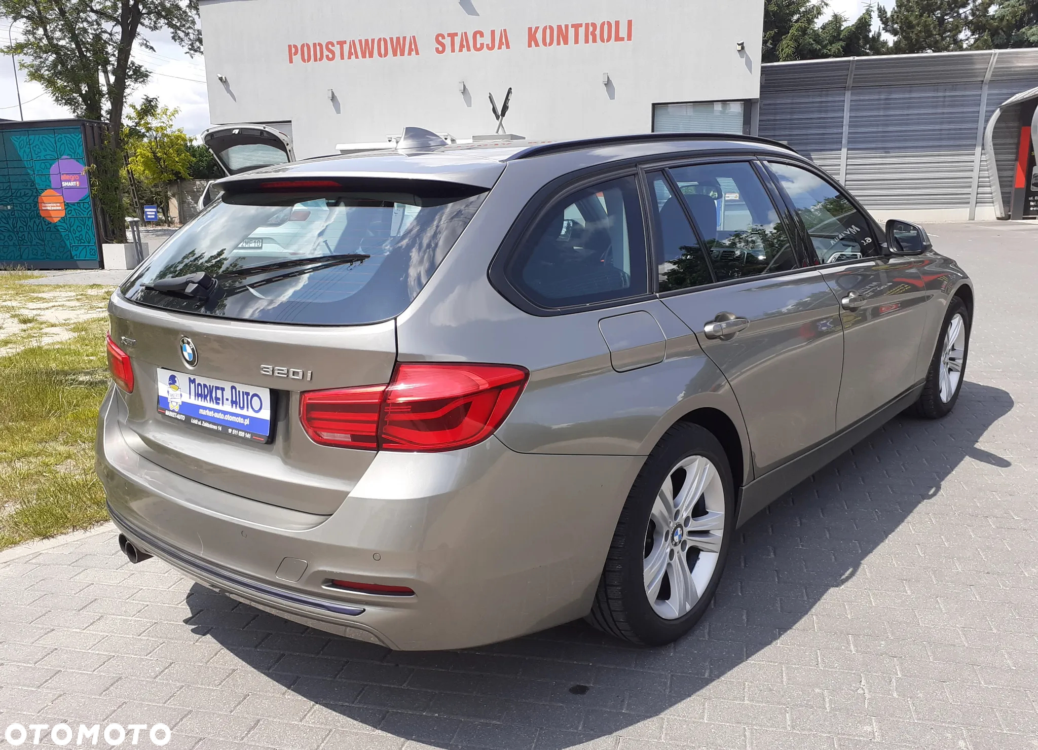 BMW Seria 3 320i xDrive - 9