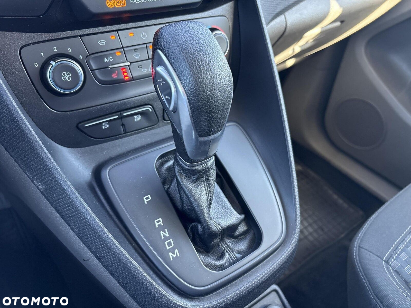 Ford Transit Connect - 23