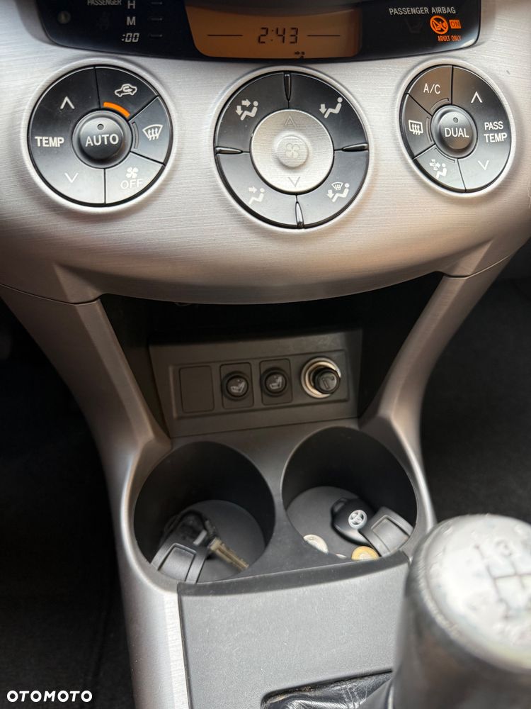Toyota RAV4 2.0 VVT-i Sol - 34