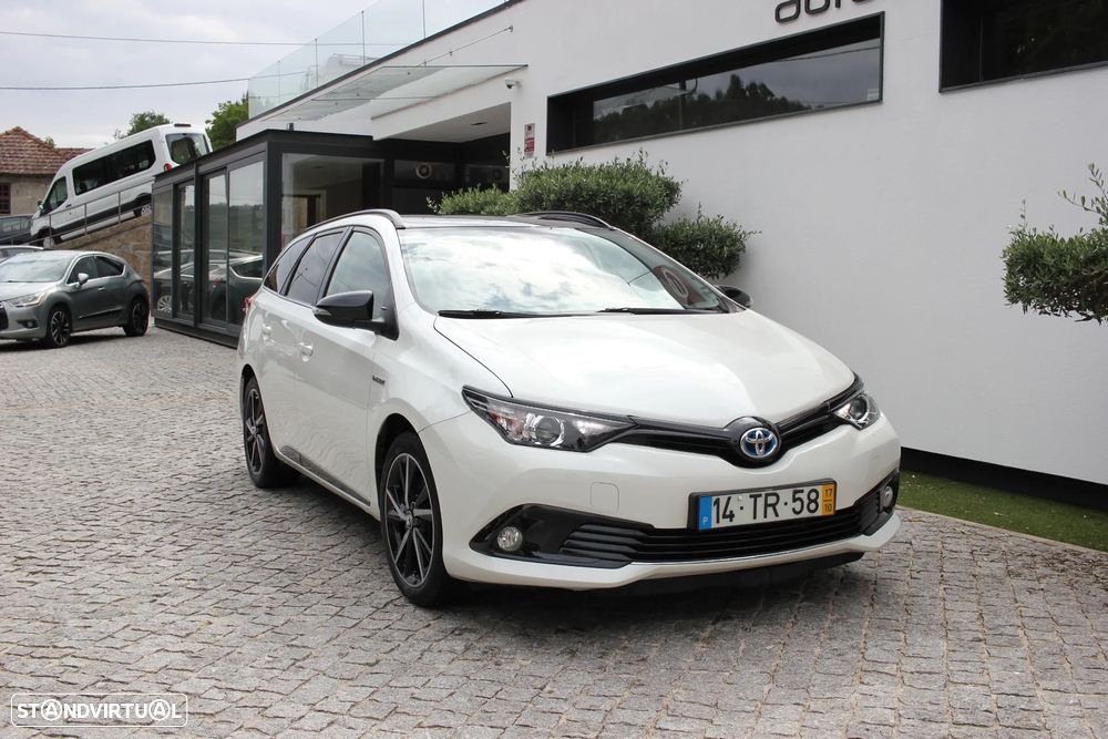 Toyota Auris Touring Sports 1.8 HSD Comfort +P.Techno+P.Sport - 4
