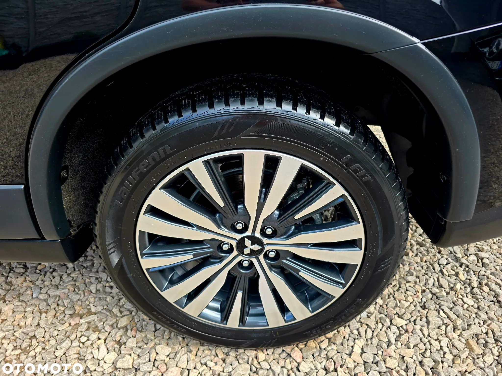 Mitsubishi Outlander 2.0 Instyle + 4WD CVT - 31