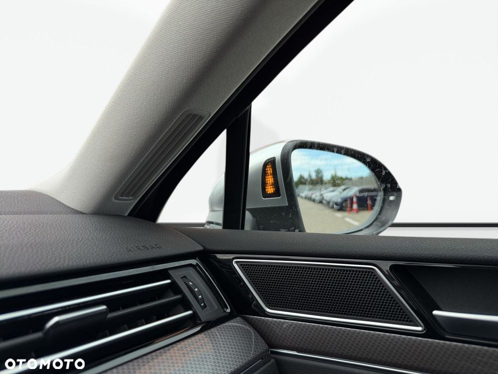 Volkswagen Passat - 28