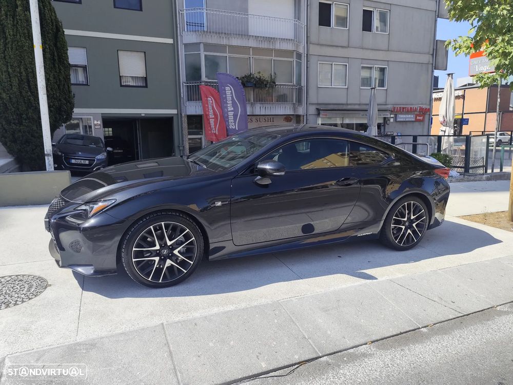 Lexus RC 300h Black Edition - 11