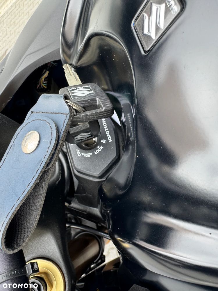 Suzuki GSX 1000 - 24