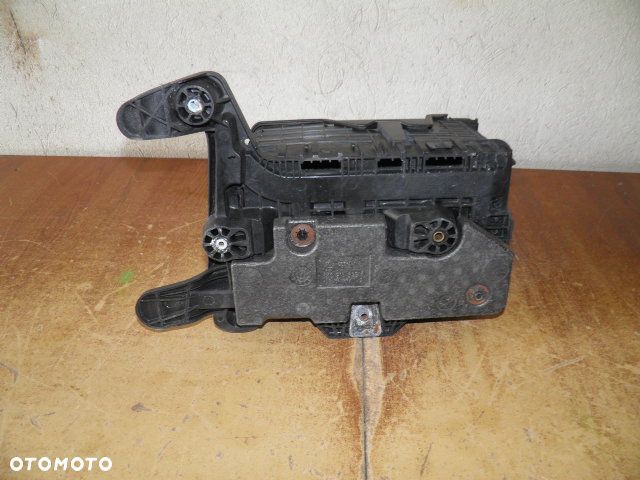 OBUDOWA AKUMULATORA VW GOLF VI - 6