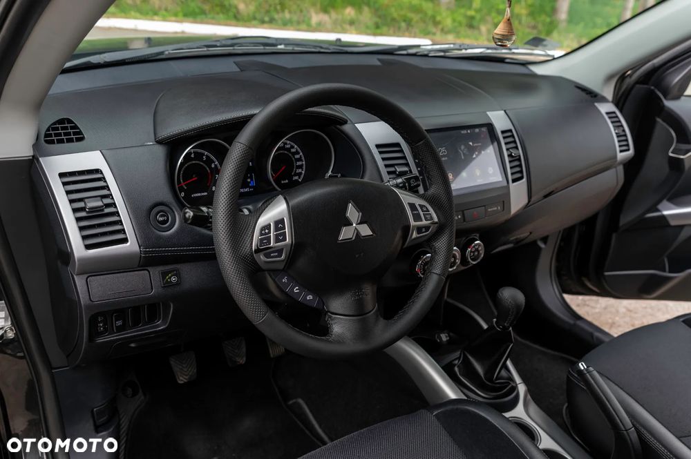 Mitsubishi Outlander - 28