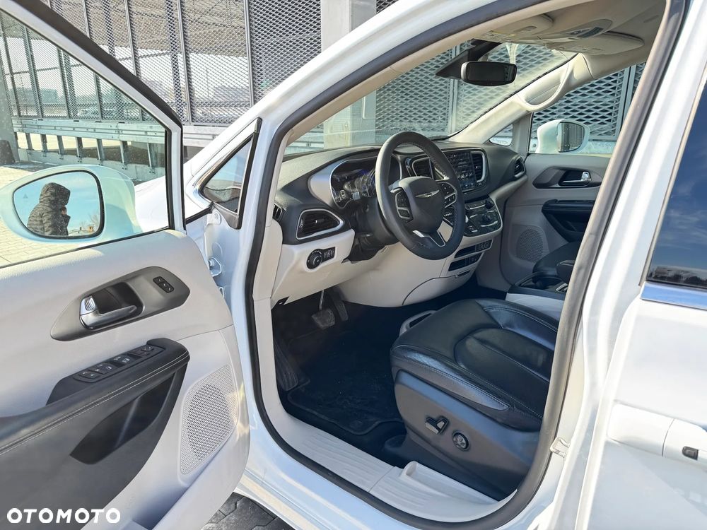 Chrysler Pacifica - 15