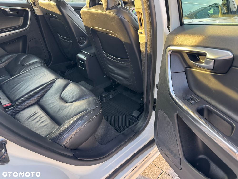 Volvo XC 60 D3 AWD R Design - 16