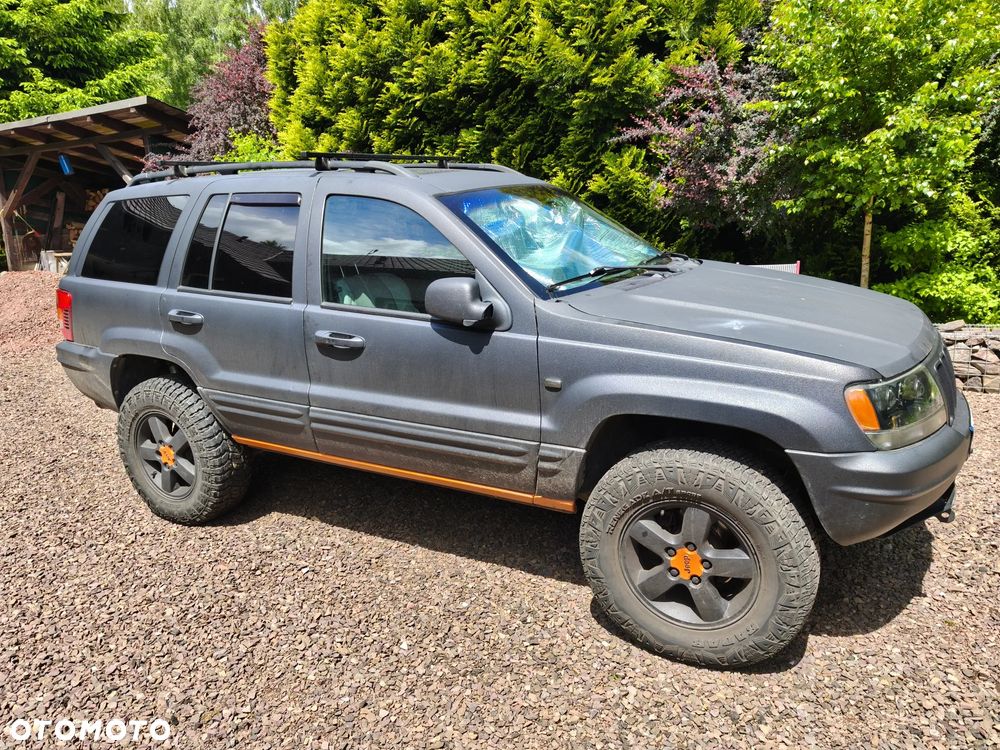 Jeep Grand Cherokee - 38