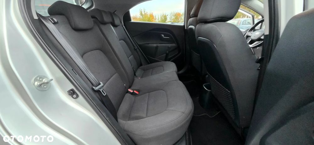 Kia Rio 1.2 Dream Team Edition - 32
