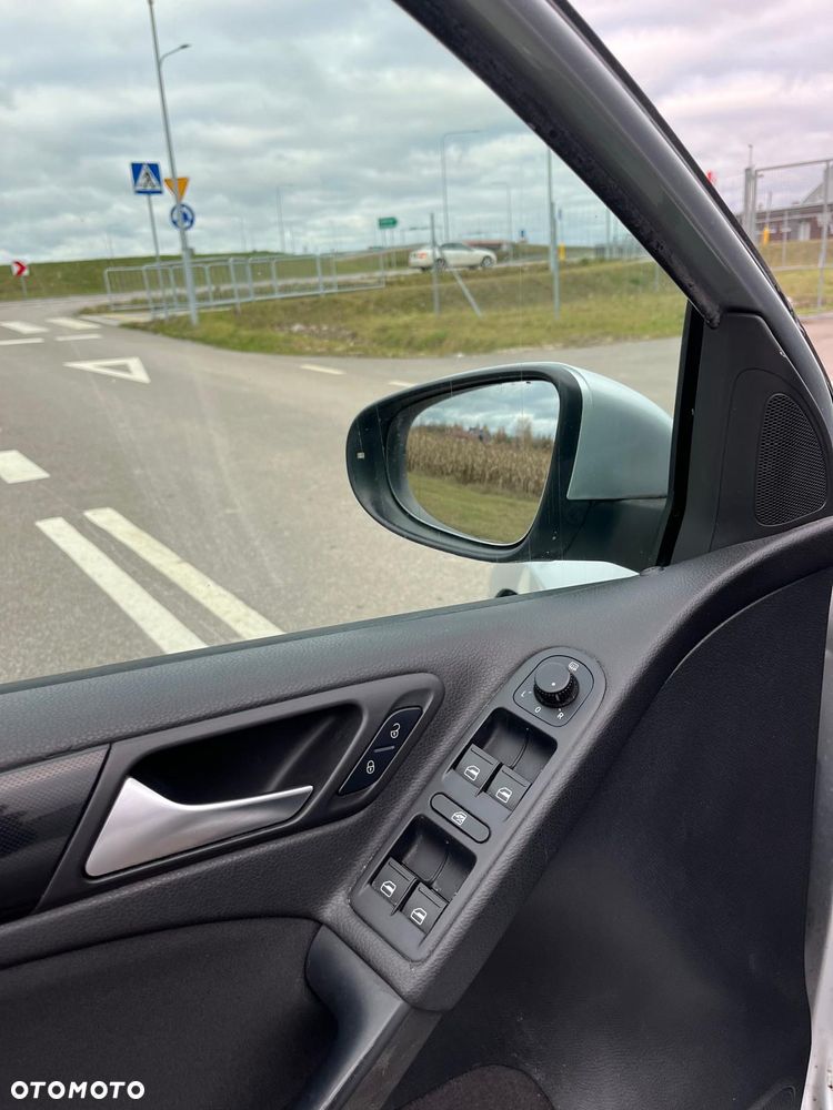 Volkswagen Golf 1.6 TDI DPF Highline - 17