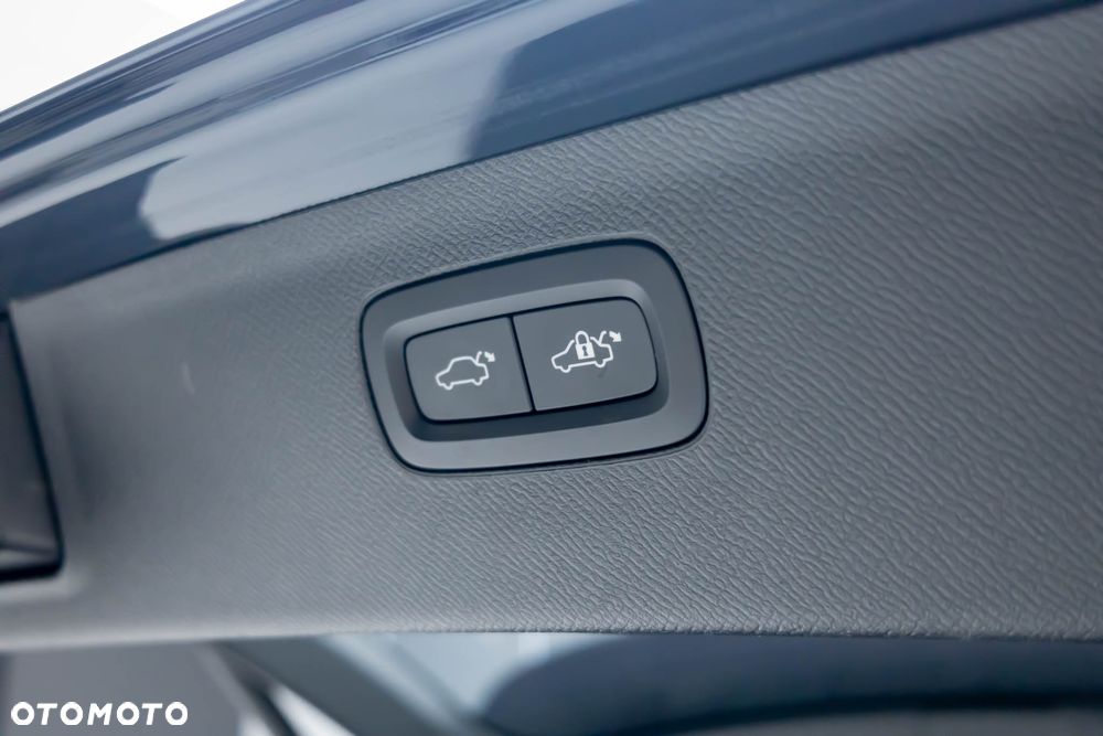 Volvo XC 90 T8 AWD Plug-In Hybrid R-Design 7os - 37