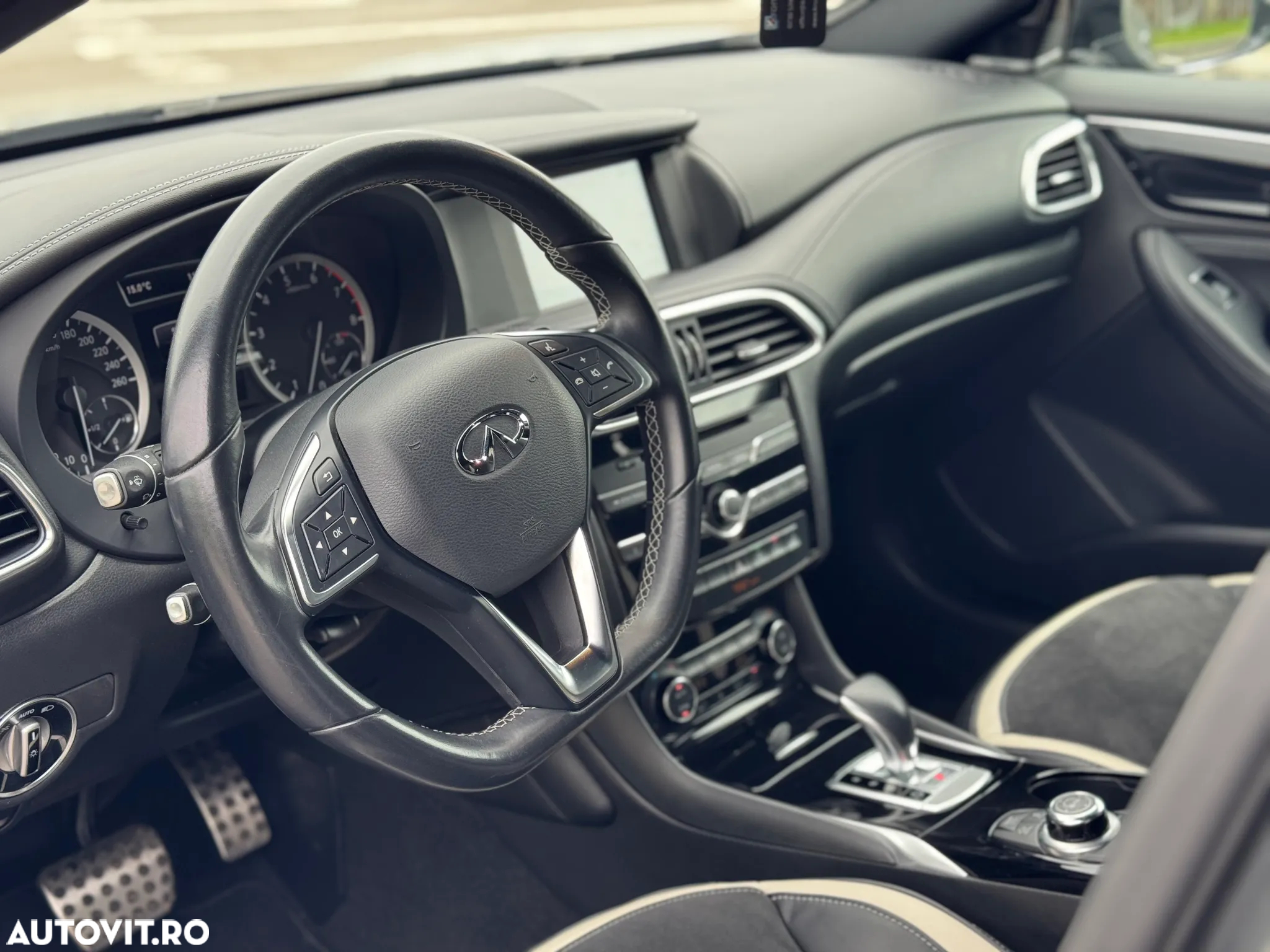 Infiniti Q30 1.6t DCT Business - 9