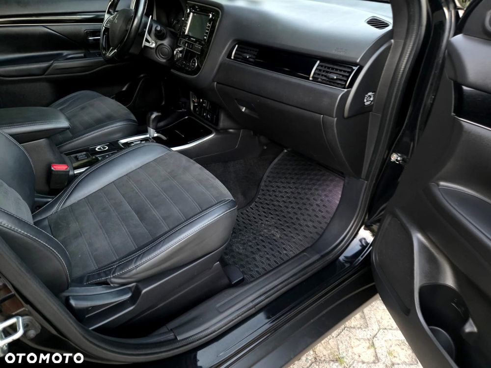 Mitsubishi Outlander 2.0 Instyle + 4WD CVT - 8