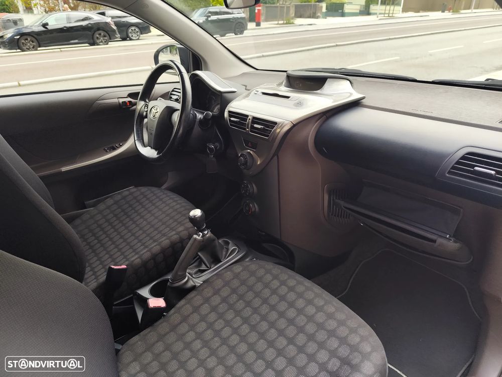 Toyota iQ 1.0 VVT-i - 7