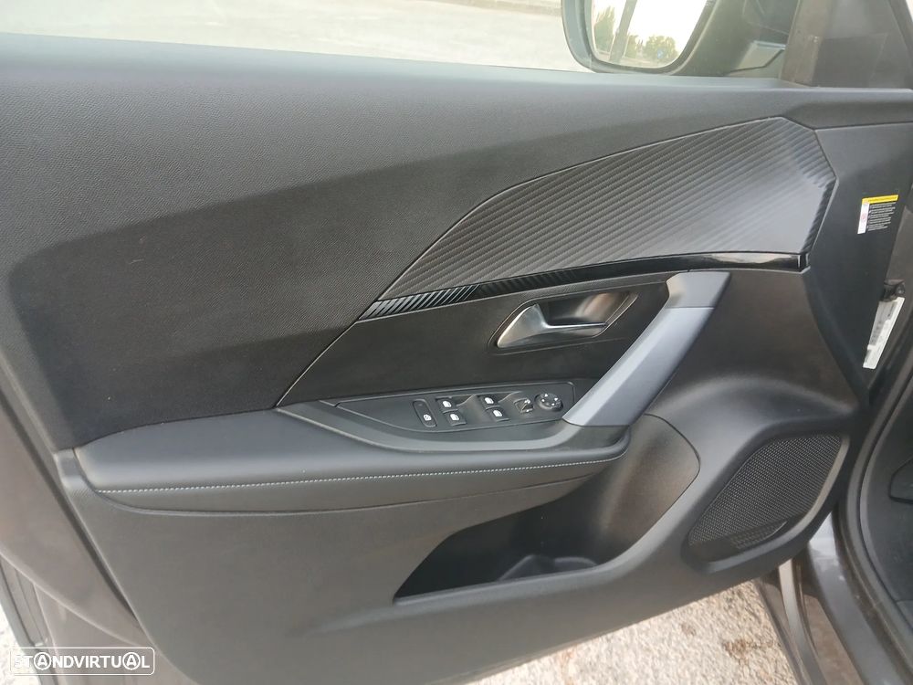 Peugeot 2008 1.2 PureTech Allure - 21