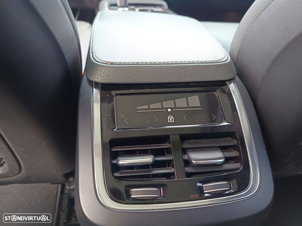 Volvo XC 90 2.0 T8 PHEV Momentum Plus AWD - 24