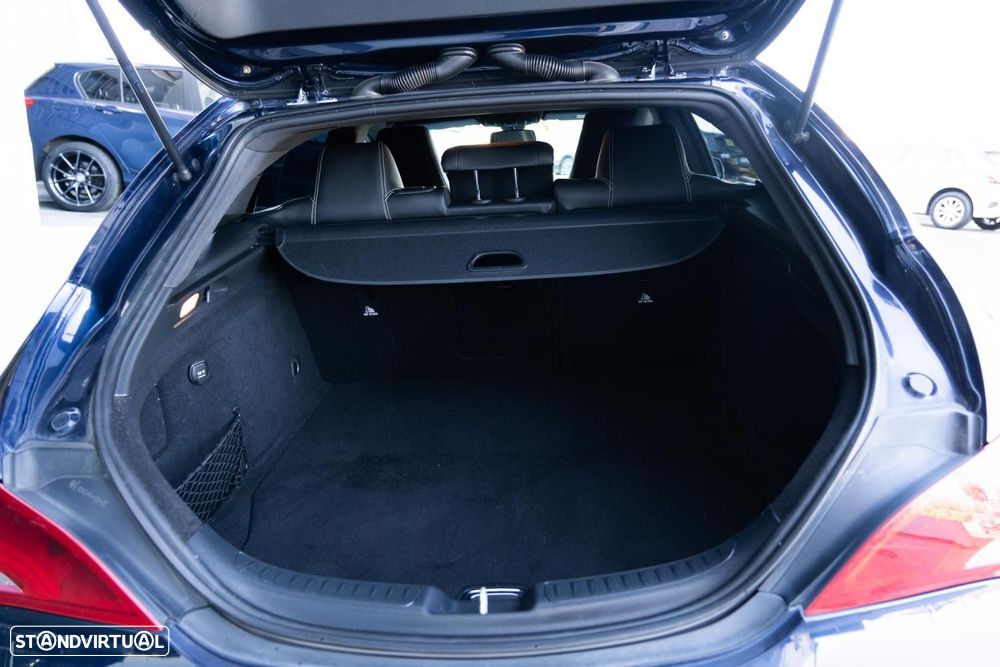 Mercedes-Benz CLA 180 d Shooting Brake Urban - 21
