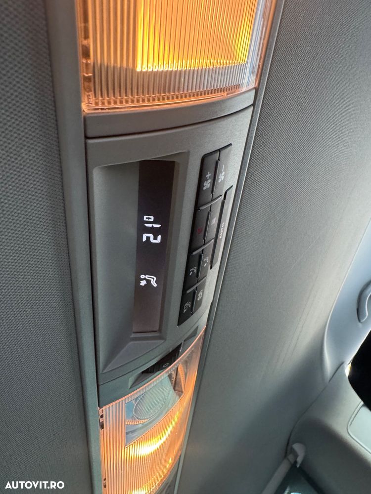 Volkswagen Caravelle LR Highline DSG - 19