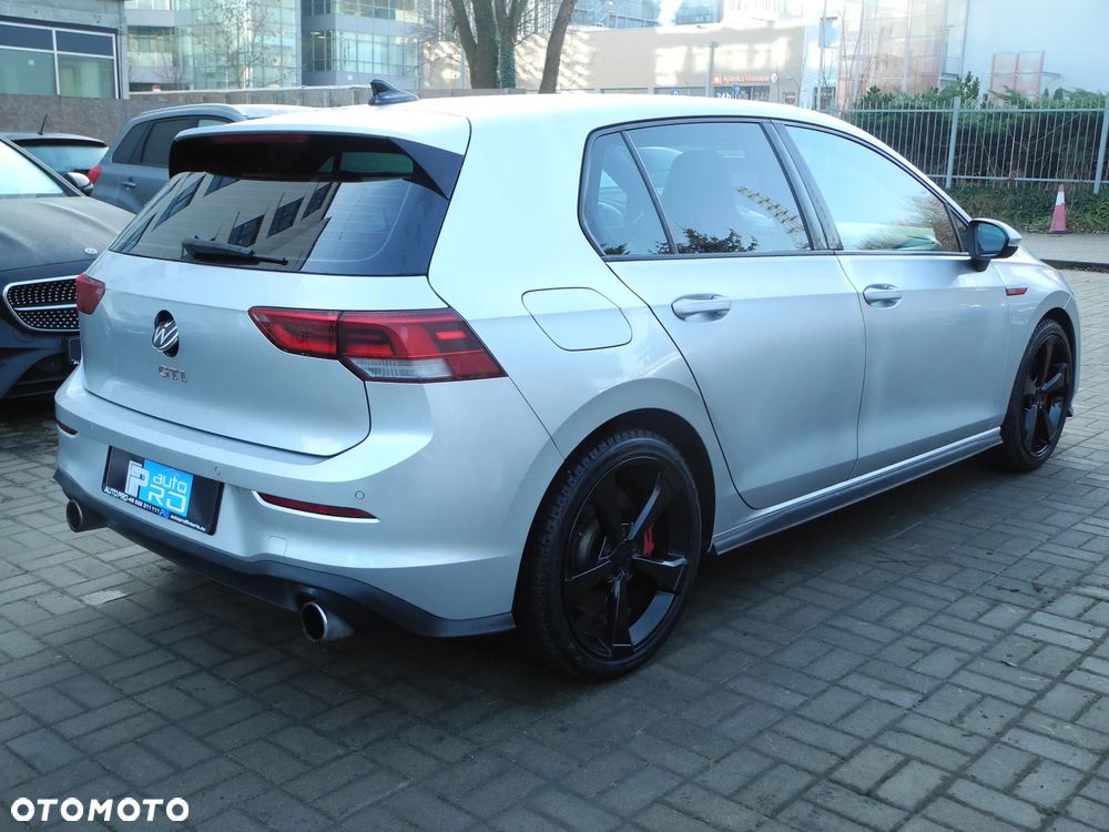 Volkswagen Golf - 6