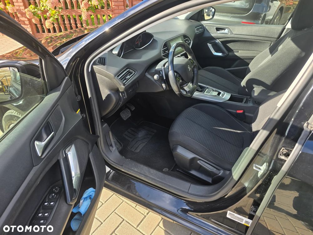 Peugeot 308 - 8
