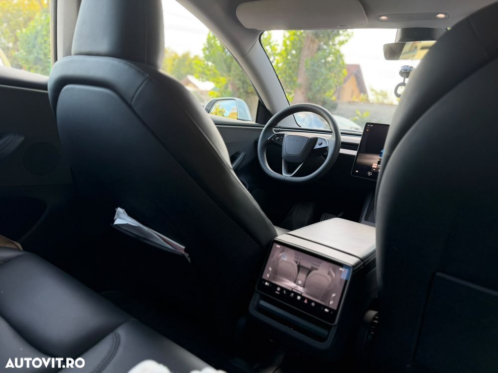 Tesla Model 3 - 9