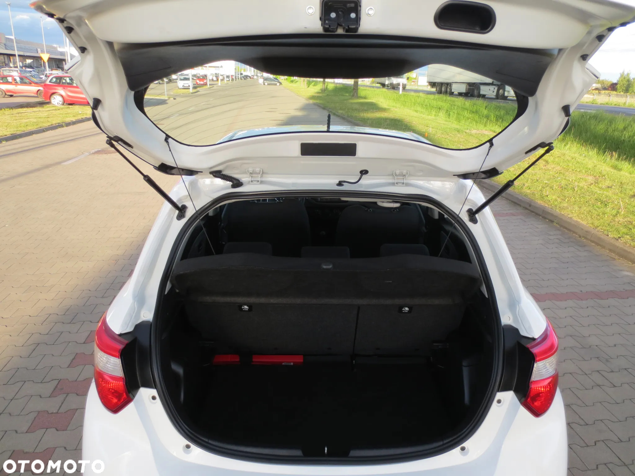 Toyota Yaris - 24