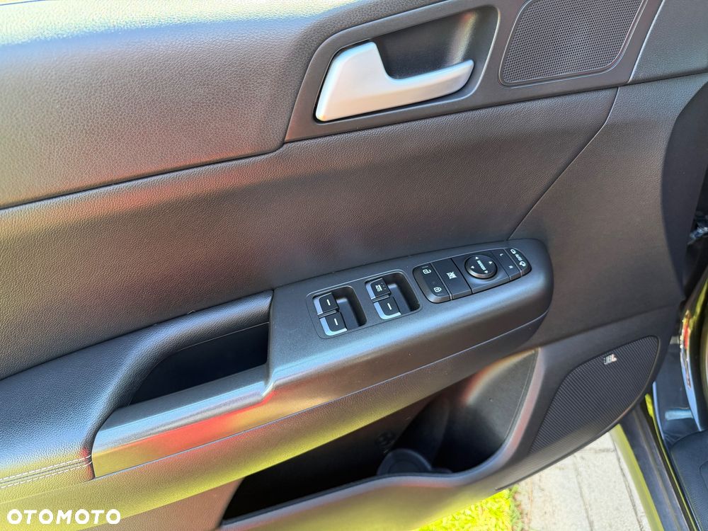 Kia Sportage 2.0 CRDI 4WD Automatik Spirit - 31