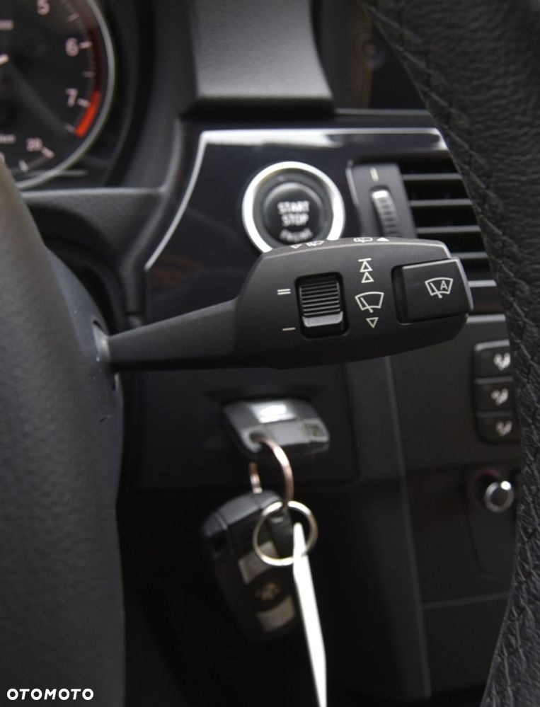 BMW Seria 3 325xi - 29