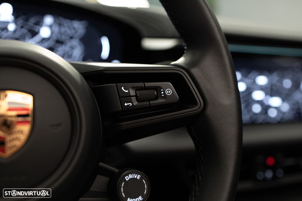 Porsche Macan Electric 4 - 17