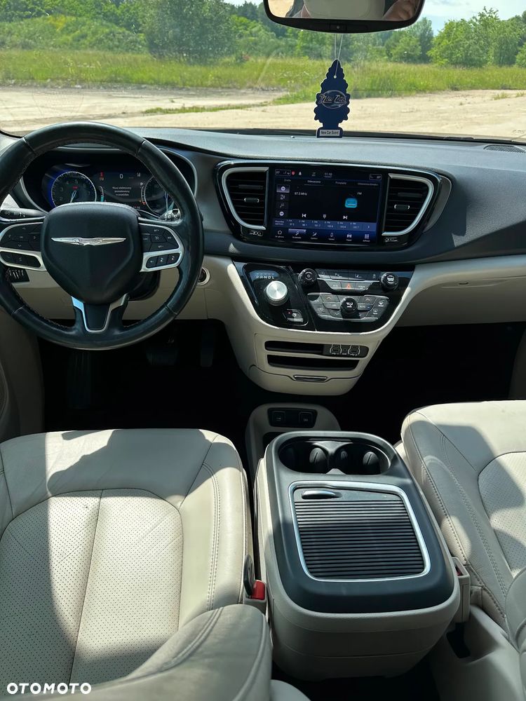 Chrysler Pacifica - 9