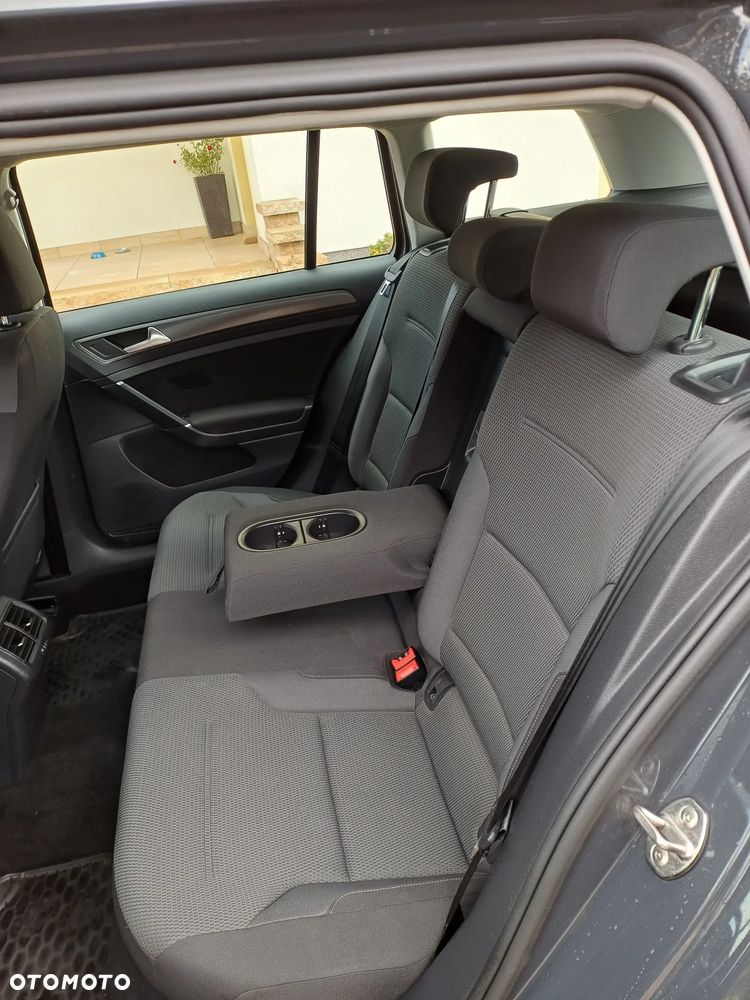 Volkswagen Golf - 11