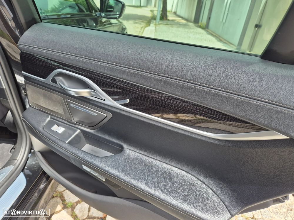 BMW 740 d xDrive Pack M - 14