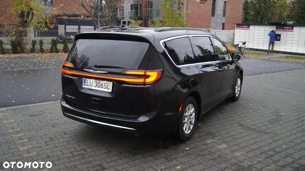 Chrysler Pacifica - 4