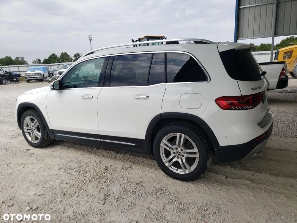 Mercedes-Benz GLB 250 4-Matic 8G-DCT - 3