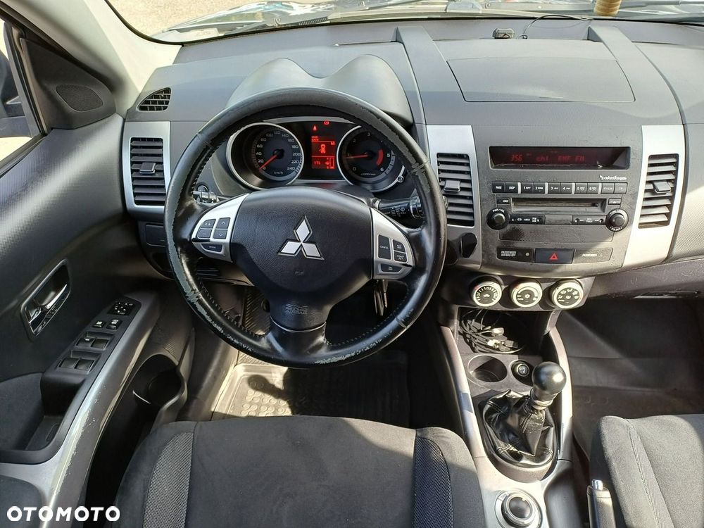 Mitsubishi Outlander - 22