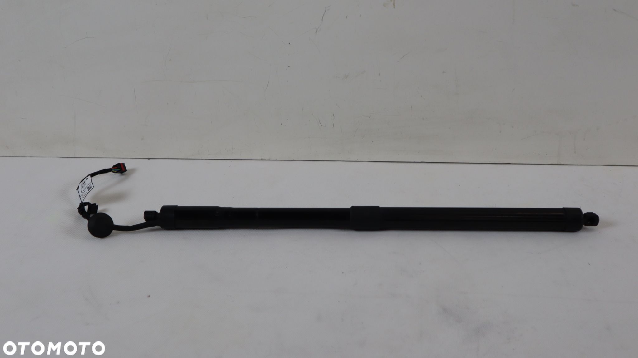 VOLVO XC40 SIŁOWNIK KLAPY BAGAŻNIKA PRAWY 6 PIN 32296297 - 1