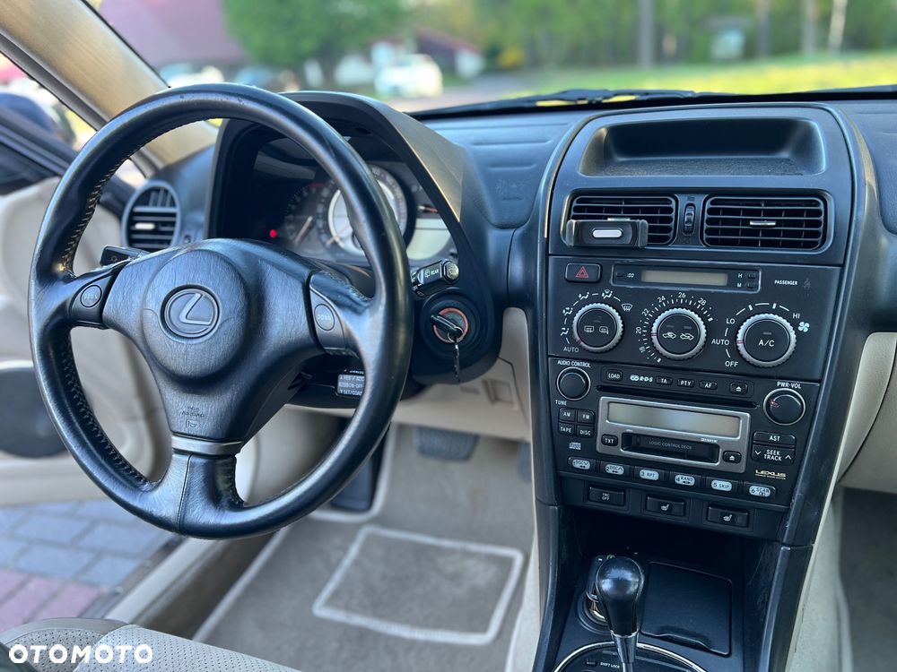 Lexus IS 300 Prestige - 11