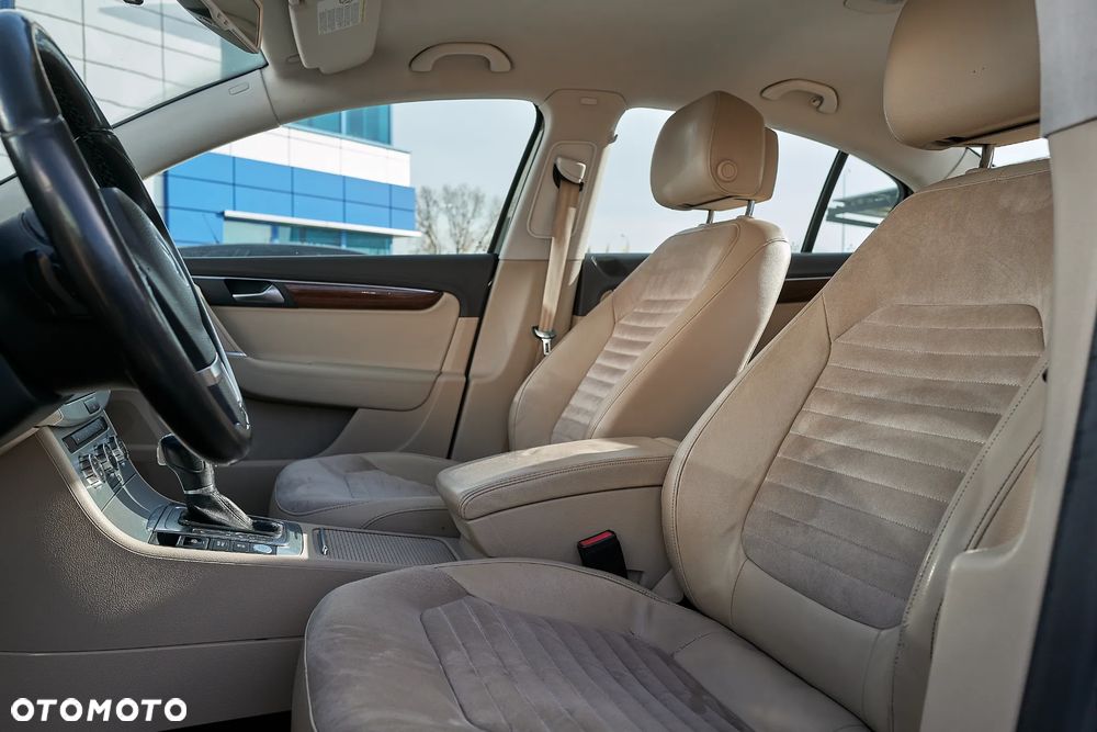 Volkswagen Passat 2.0 TDI 4Mot Highline DSG - 10