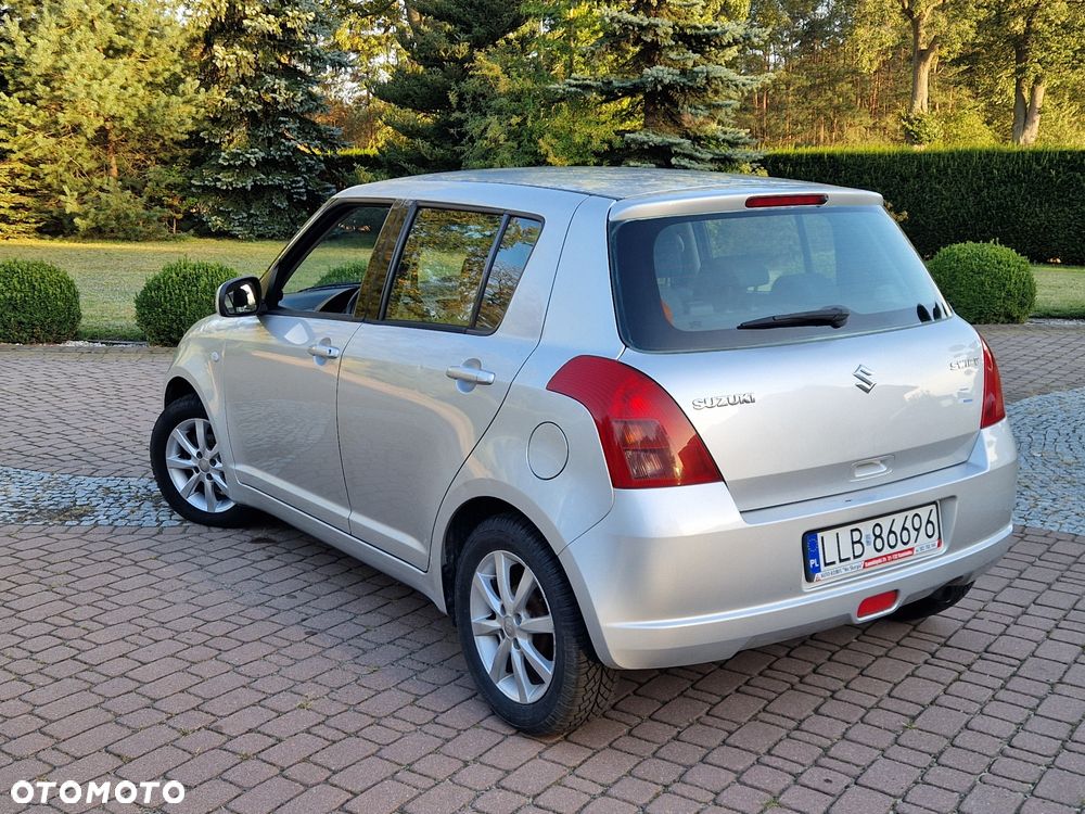 Suzuki Swift - 4