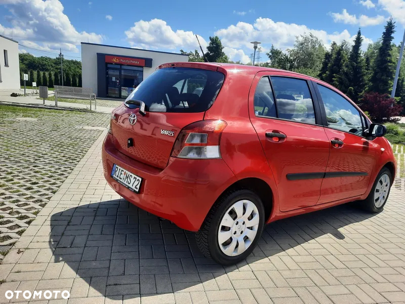 Toyota Yaris - 10
