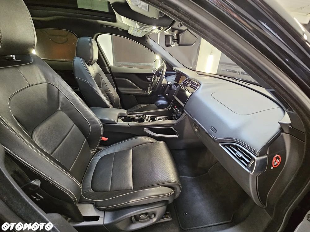 Jaguar F-Pace 35t AWD Prestige - 29