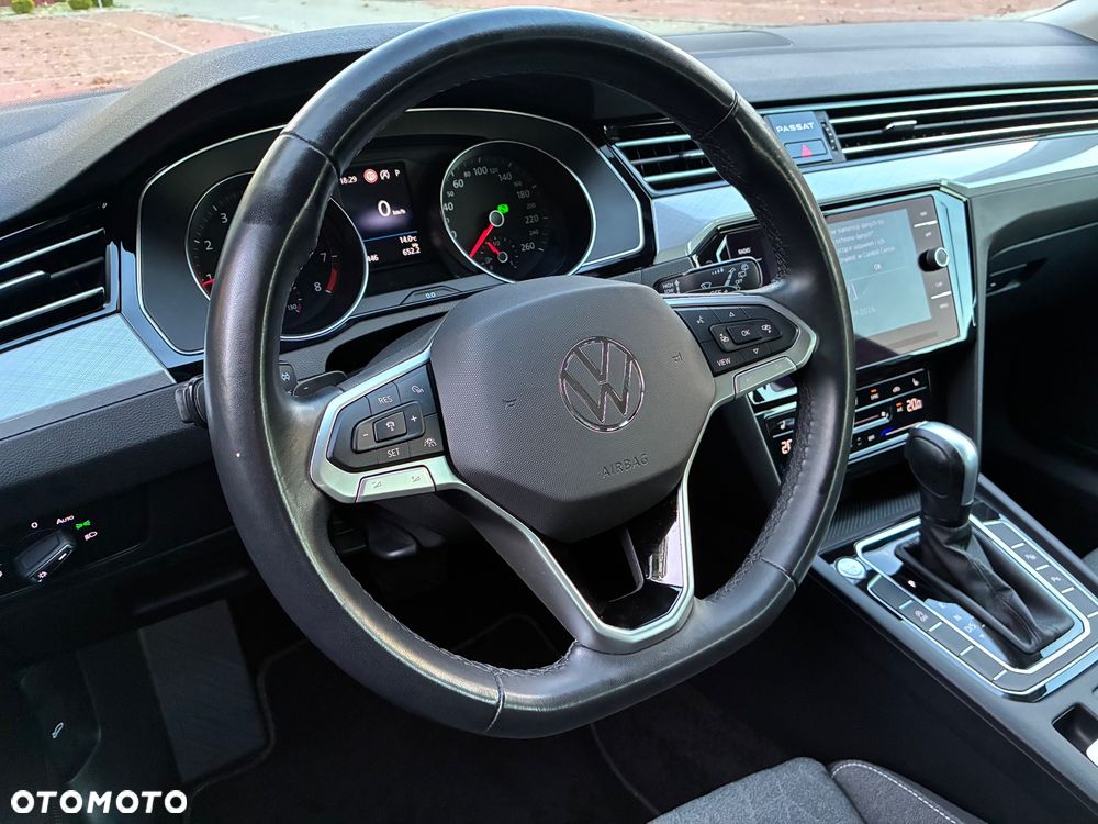 Volkswagen Passat - 12