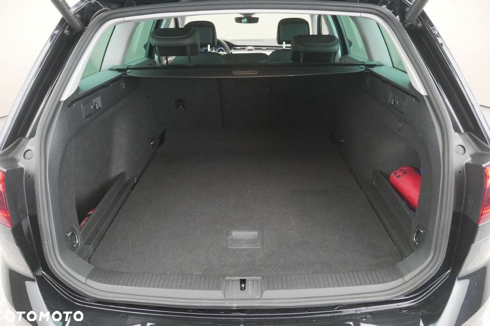 Volkswagen Passat Variant 2.0 TSI Elegance DSG - 16