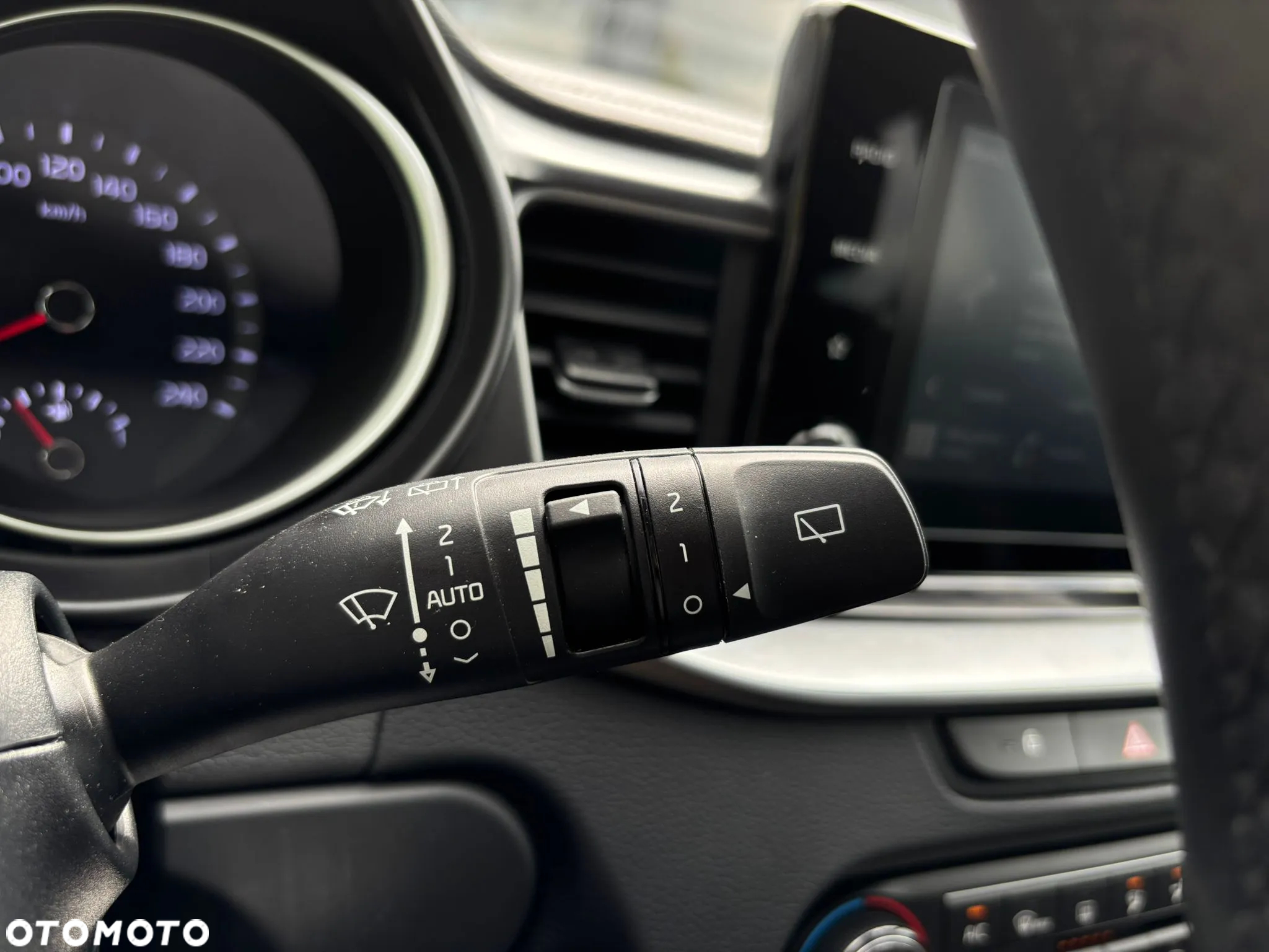 Kia XCeed 1.5 T-GDI M - 30