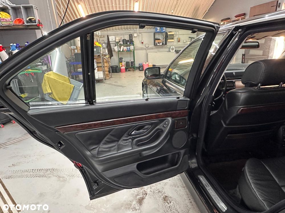 BMW Seria 7 750i - 15