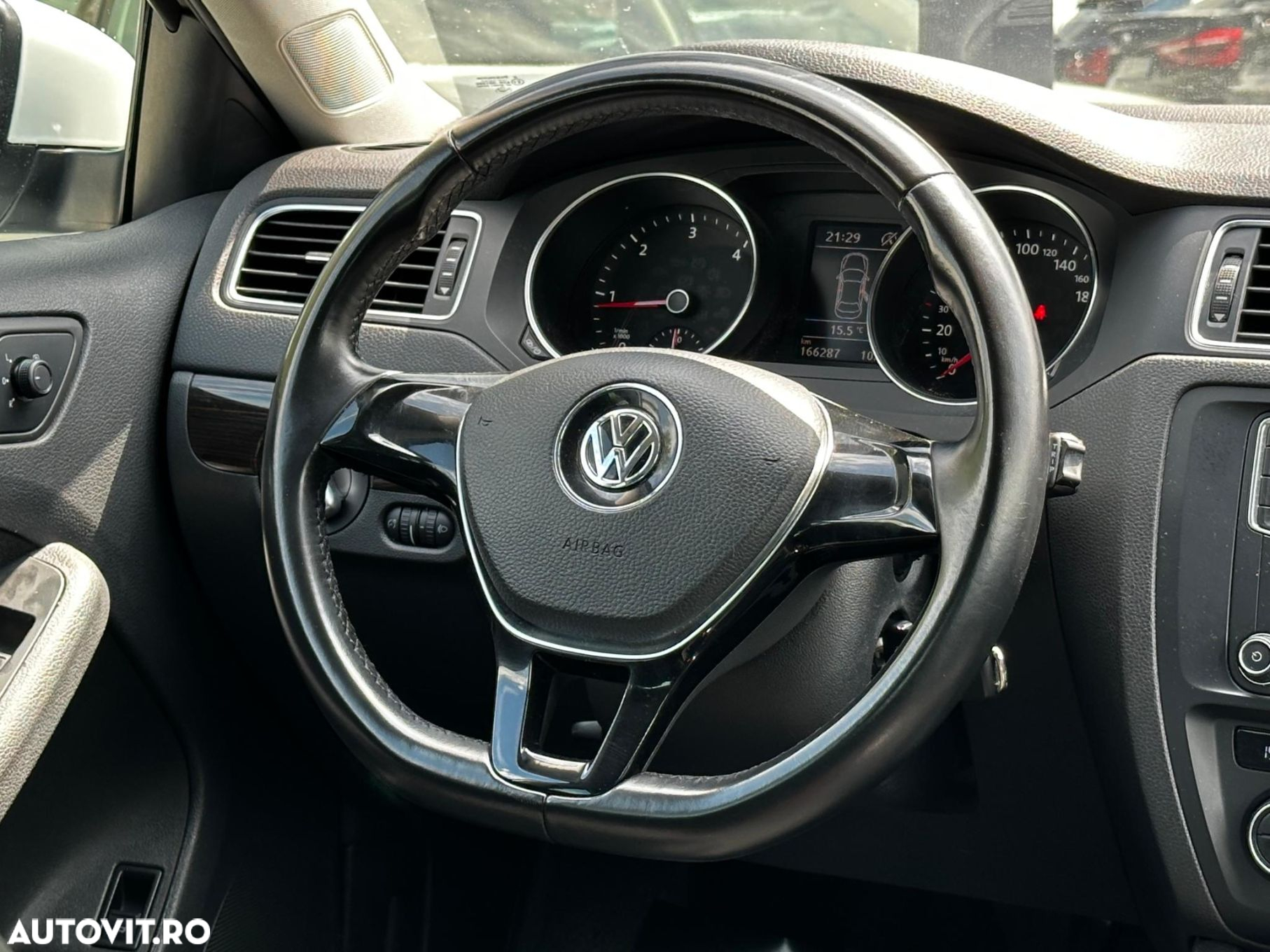 Volkswagen Jetta - 10