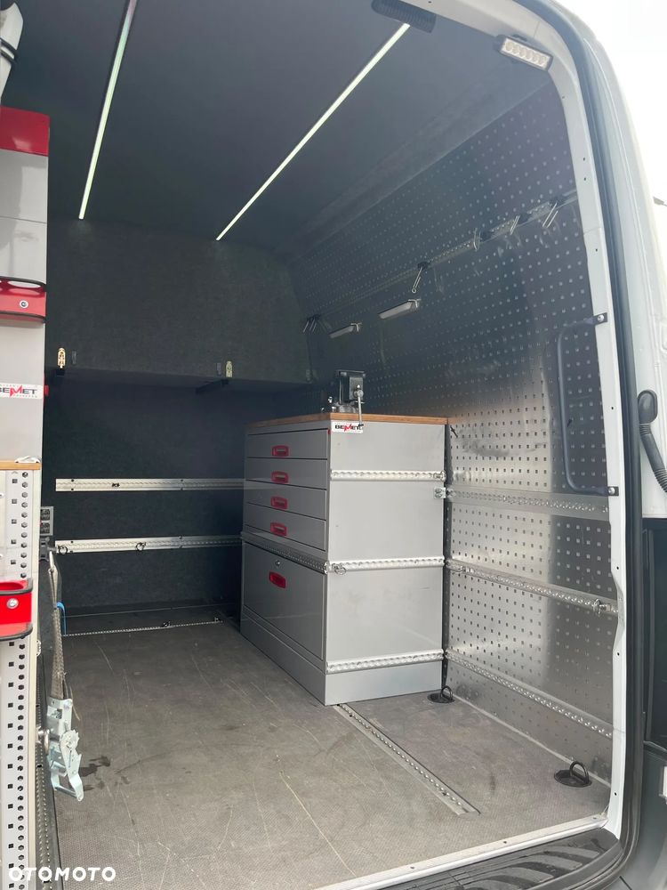 Mercedes-Benz Sprinter - 32