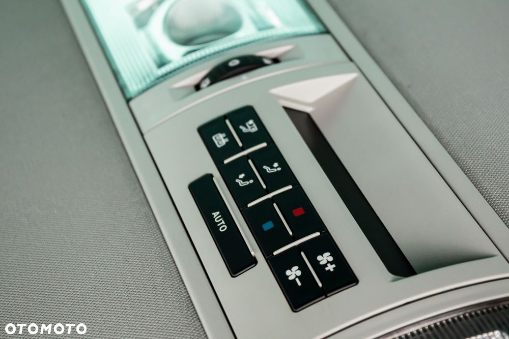 Volkswagen Multivan - 16